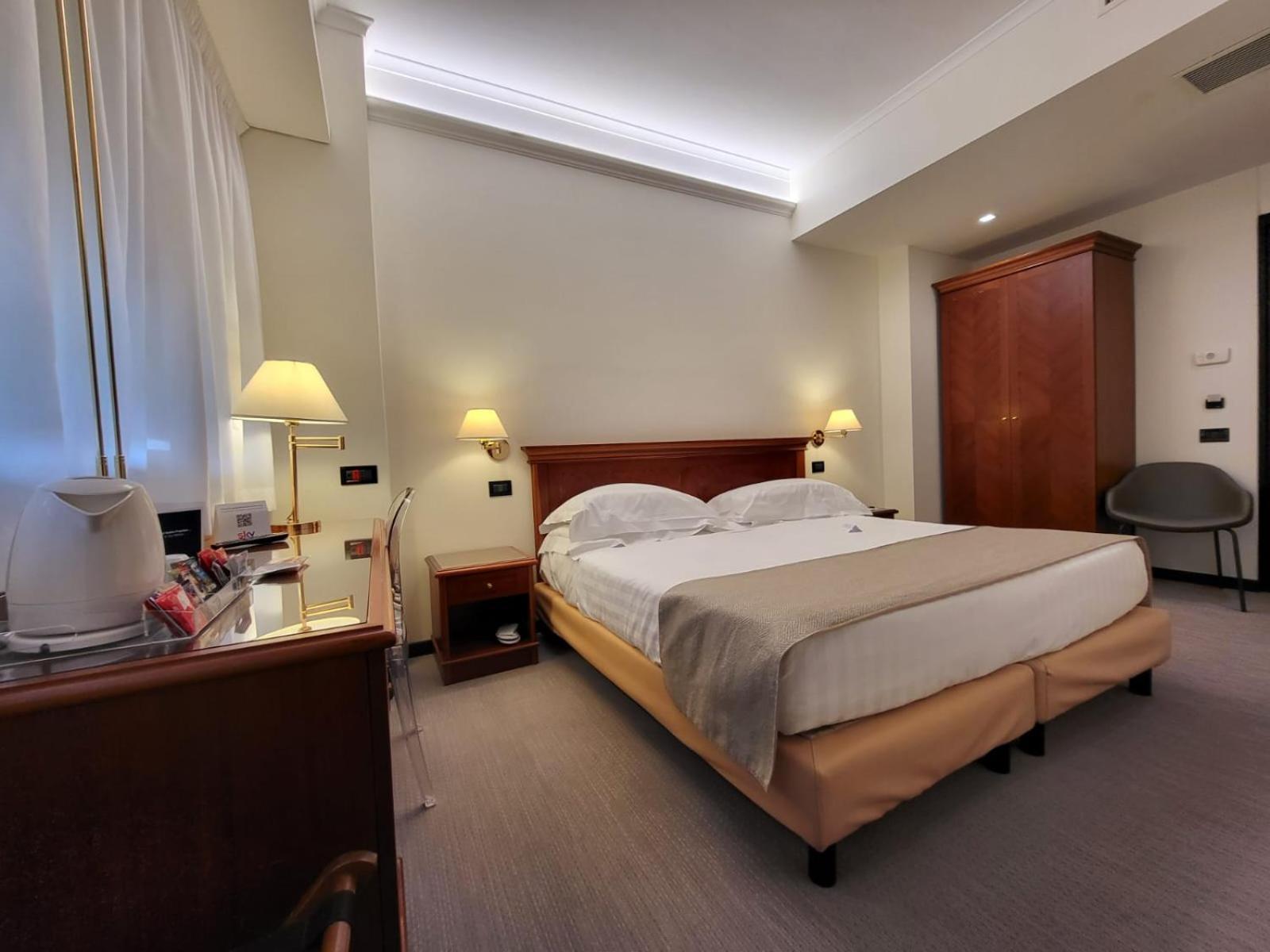 Hotel Plaza Pescara Luaran gambar